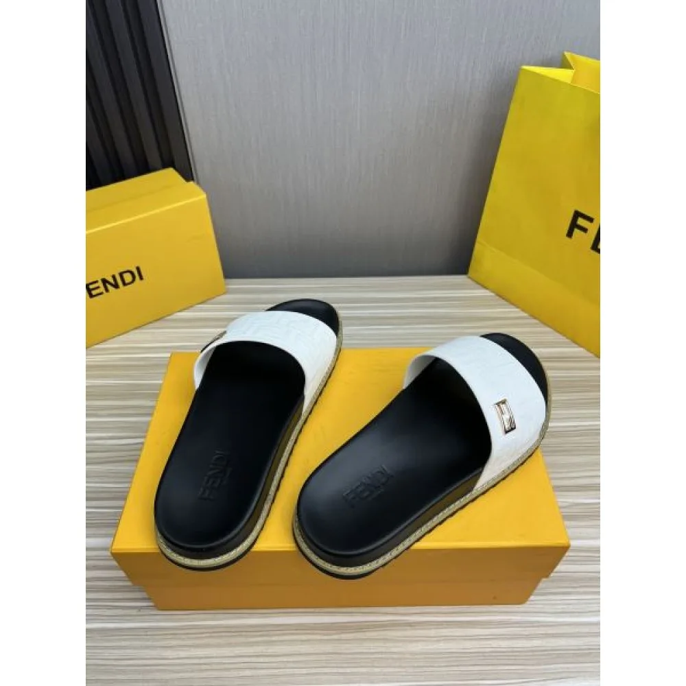 FENDI フェンデイ モード感の高い春夏のスタイル 2026 メンズ用 スリッパ 商品画像 7