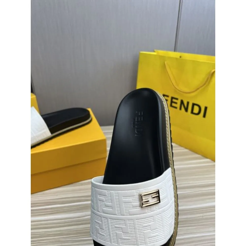 FENDI フェンデイ モード感の高い春夏のスタイル 2026 メンズ用 スリッパ 商品画像 8