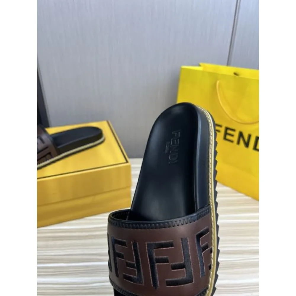 FENDI フェンデイ カジュアルさも強めなアイテム 2026 メンズ用 スリッパ 商品画像 8