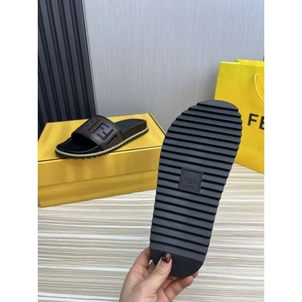 FENDI フェンデイ カジュアルさも強めなアイテム 2026 メンズ用 スリッパ 商品画像 9