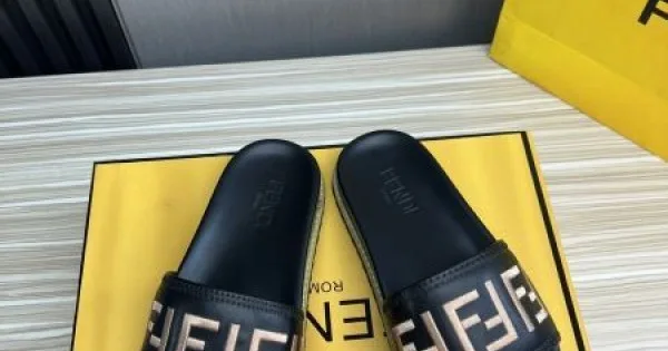 FENDI フェンデイ カジュアルさも強めなアイテム 2026 メンズ用 スリッパ 商品画像 11