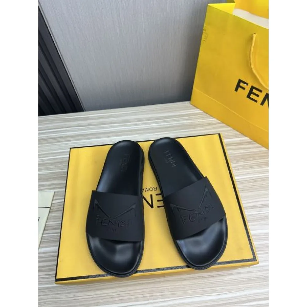 FENDI フェンデイ 若々しい印象や元気よく見える 2026 メンズ用 スリッパ 商品画像 4