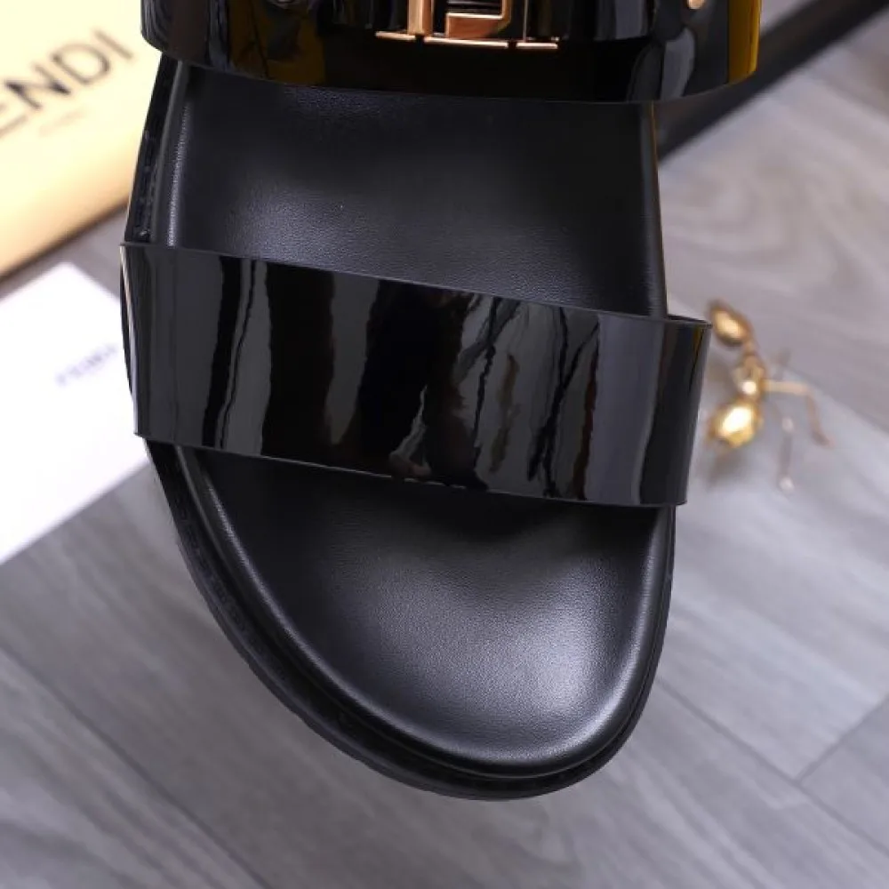 FENDI フェンデイ 今夏のお気に入りスタイル 2026 メンズ用 サンダル 商品画像 7