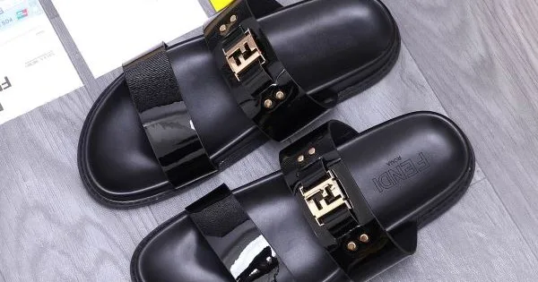 FENDI フェンデイ 今夏のお気に入りスタイル 2026 メンズ用 サンダル 商品画像 11