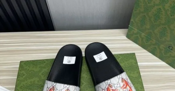 GUCCI グッチ 海外の顧客限定先行セール 2026 メンズ用 スリッパ 商品画像 11
