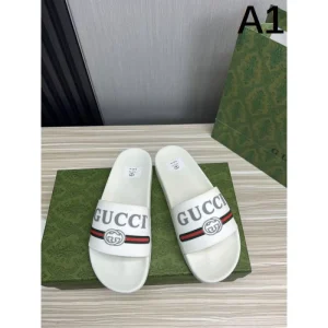 GUCCI グッチ 季節の変わり目に活躍する 2026 メンズ用 スリッパ 商品画像 1