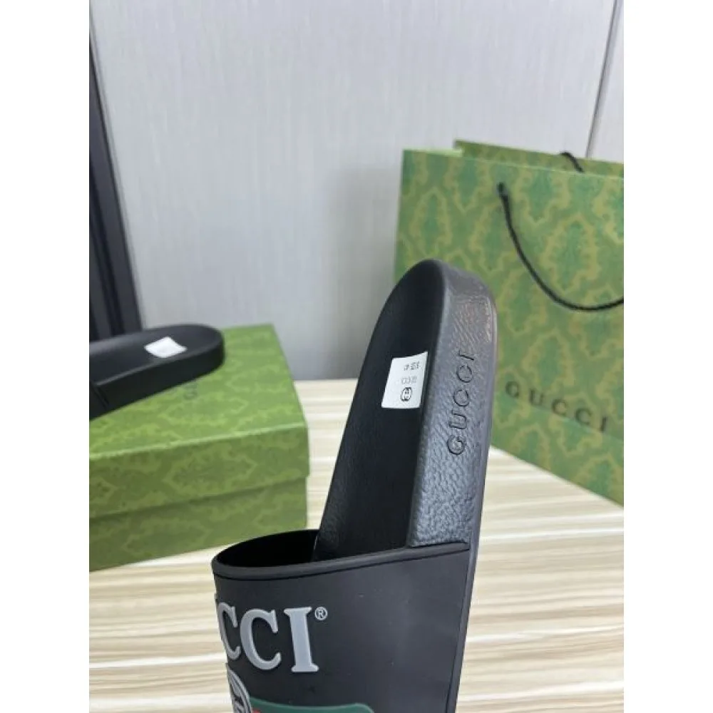 GUCCI グッチ 季節の変わり目に活躍する 2026 メンズ用 スリッパ 商品画像 8