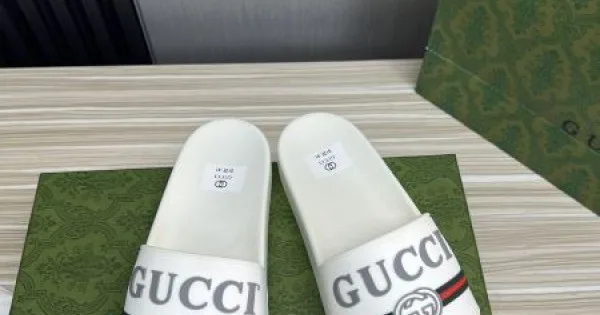 GUCCI グッチ 季節の変わり目に活躍する 2026 メンズ用 スリッパ 商品画像 11