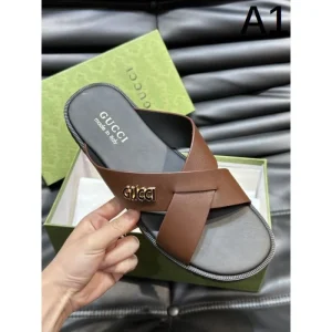 GUCCI グッチ 落ち着いた雰囲気に見せてくれ 2026 メンズ用 スリッパ 商品画像 1