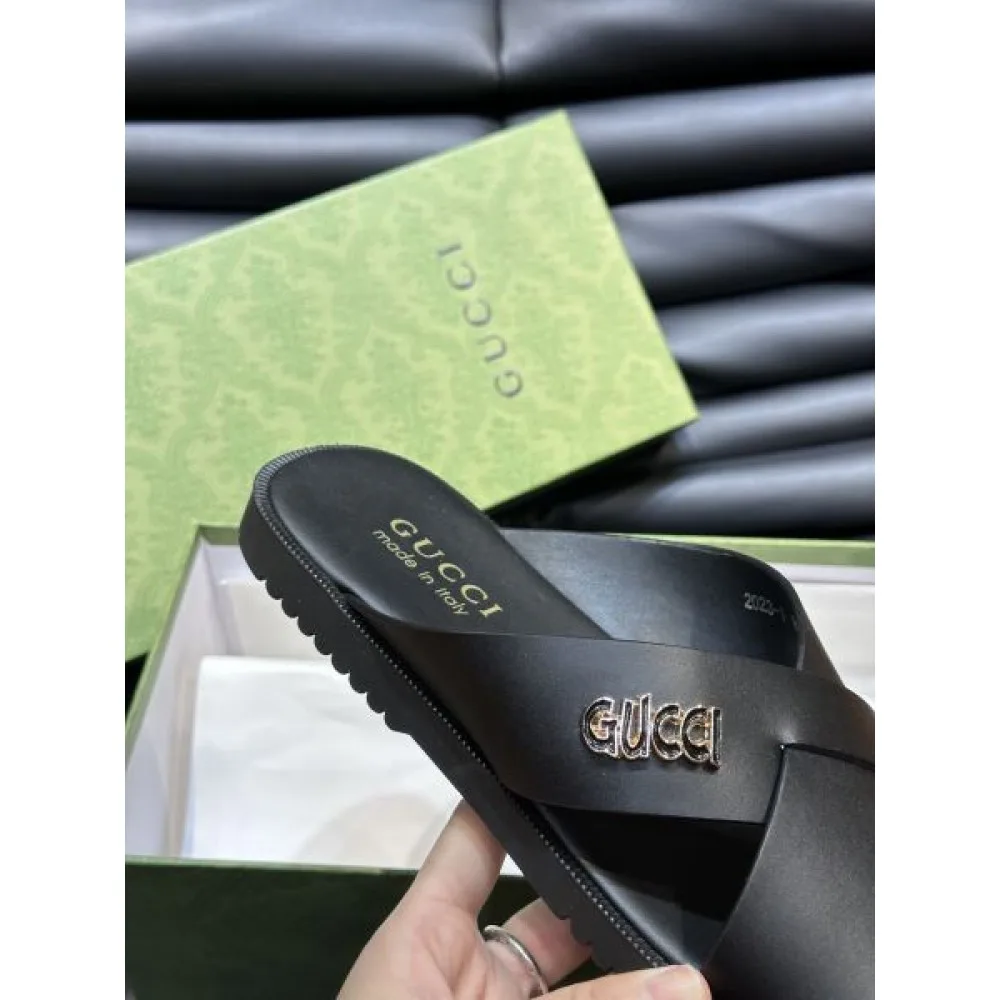 GUCCI グッチ 落ち着いた雰囲気に見せてくれ 2026 メンズ用 スリッパ 商品画像 7