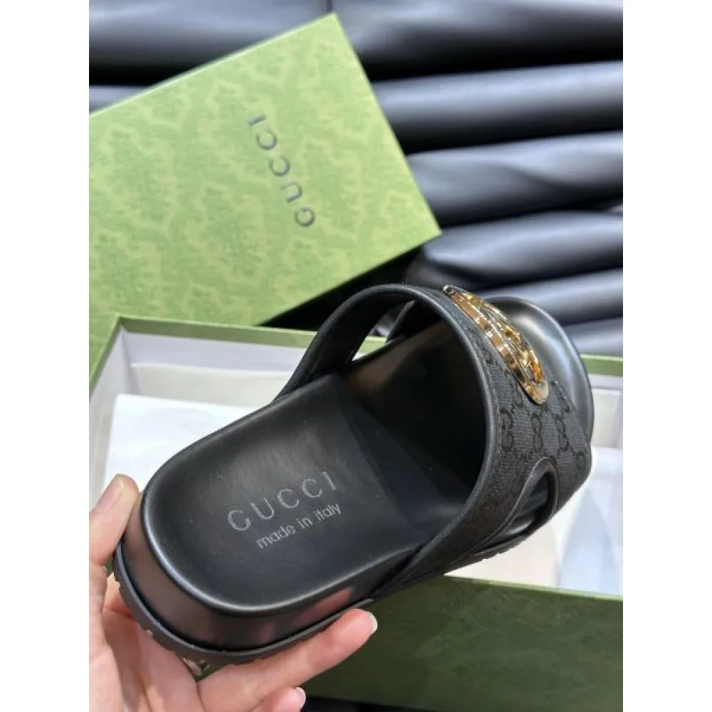 GUCCI グッチ 個性的な春夏のコーディネート 2026 メンズ用 スリッパ 商品画像 8