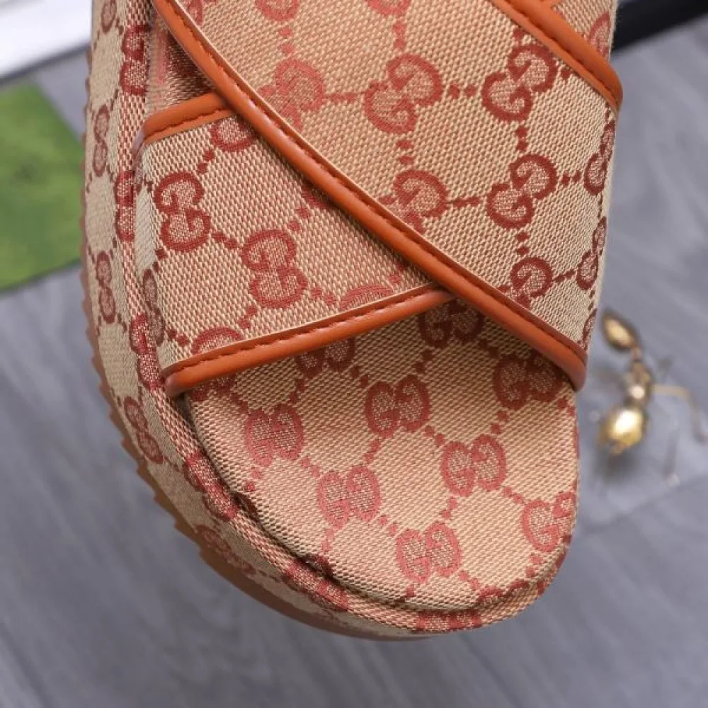 GUCCI グッチ 人気のオシャレものから 2026 メンズ用 サンダル 商品画像 7