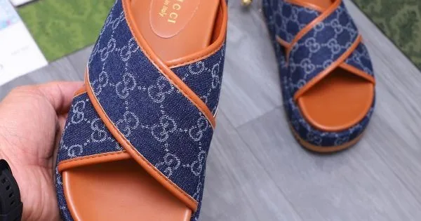 GUCCI グッチ 人気のオシャレものから 2026 メンズ用 サンダル 商品画像 11