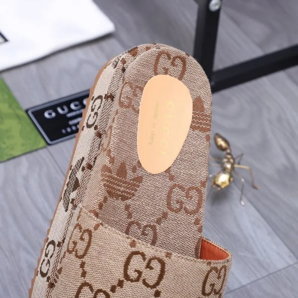 GUCCI グッチ 魅力の詰まったスタイル 2026 メンズ用 サンダル 商品画像 9