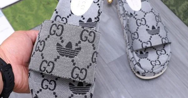 GUCCI グッチ 魅力の詰まったスタイル 2026 メンズ用 サンダル 商品画像 11