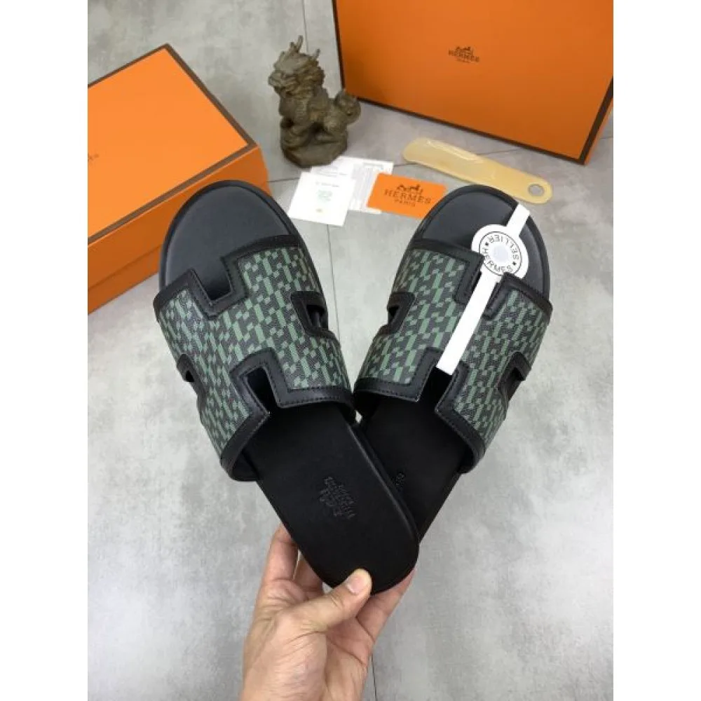 HERMES エルメス クラシックな雰囲気のトップス 2026 メンズ用 スリッパ 商品画像 6