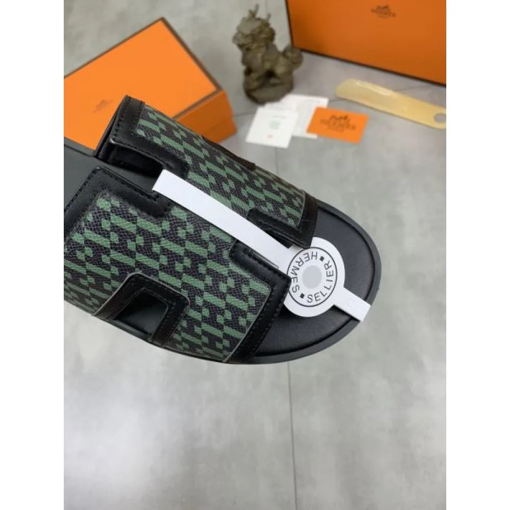 HERMES エルメス クラシックな雰囲気のトップス 2026 メンズ用 スリッパ 商品画像 7