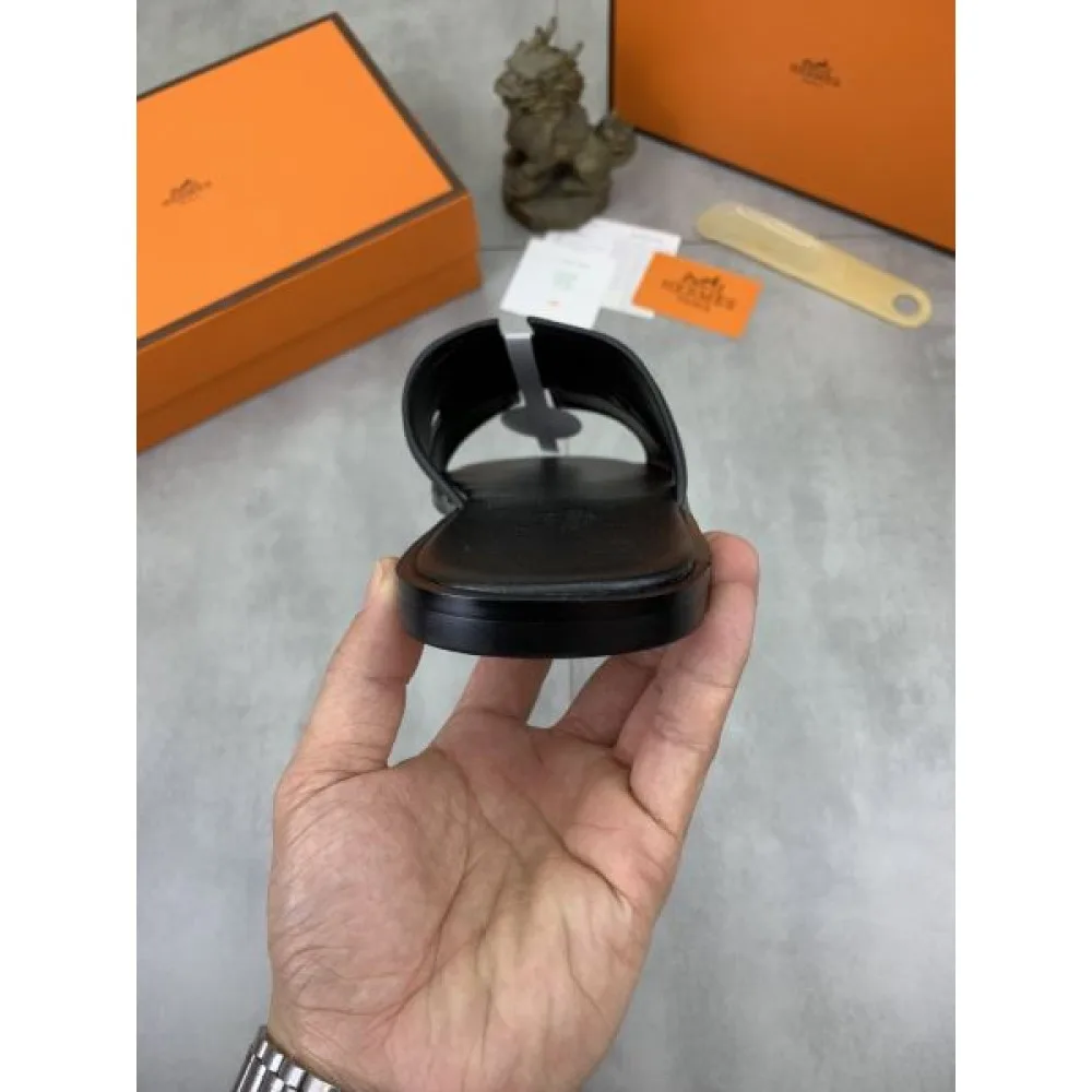 HERMES エルメス クラシックな雰囲気のトップス 2026 メンズ用 スリッパ 商品画像 8