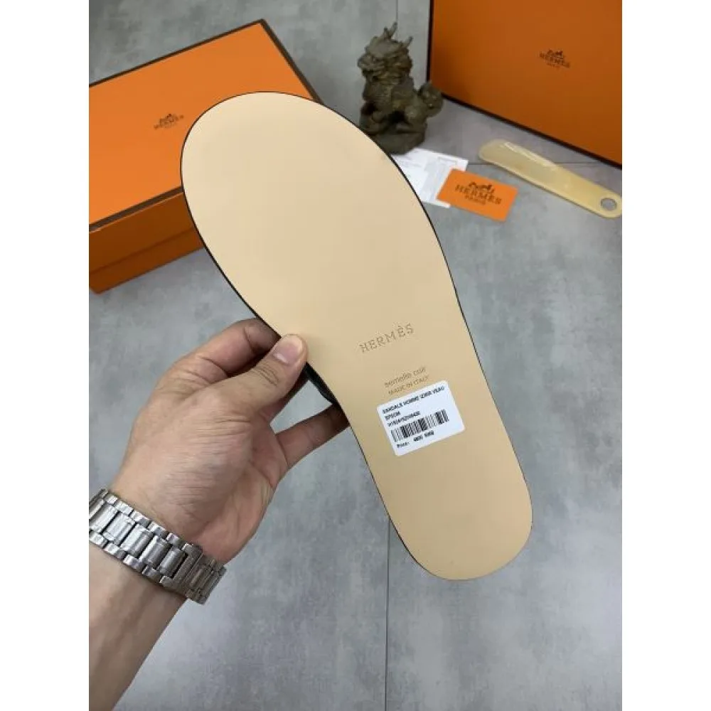 HERMES エルメス クラシックな雰囲気のトップス 2026 メンズ用 スリッパ 商品画像 9
