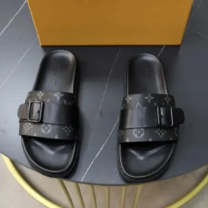 LOUIS VUITTON ルイヴィトン 季節を問わず活躍し 2026 メンズ用 スリッパ 商品画像 1