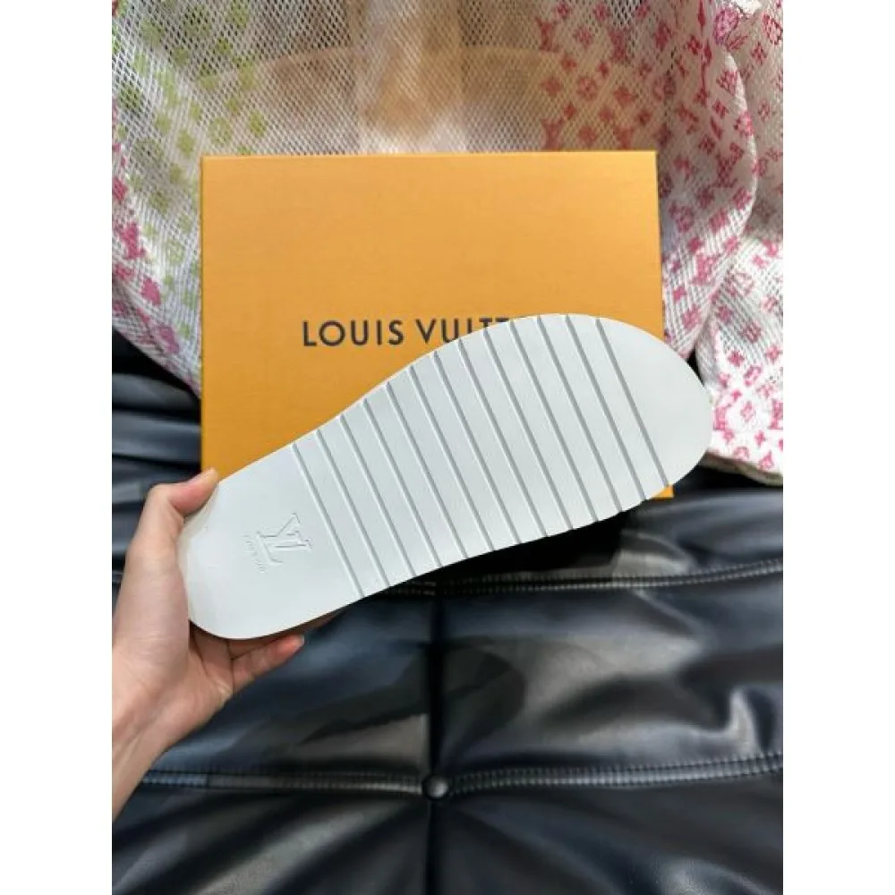 LOUIS VUITTON ルイヴィトン 春夏の新作登場 2026 メンズ用 サンダル 商品画像 9