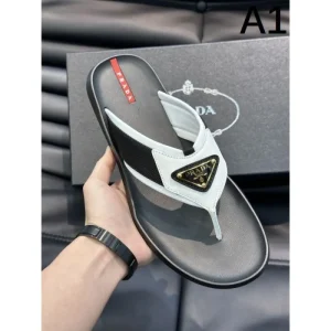 PRADA プラダ セレブが今シーズン手に入れ 2026 メンズ用 スリッパ 商品画像 1