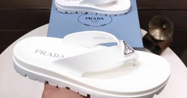 PRADA プラダ 最新の注目ファッション 2026 メンズ用 サンダル 商品画像 11