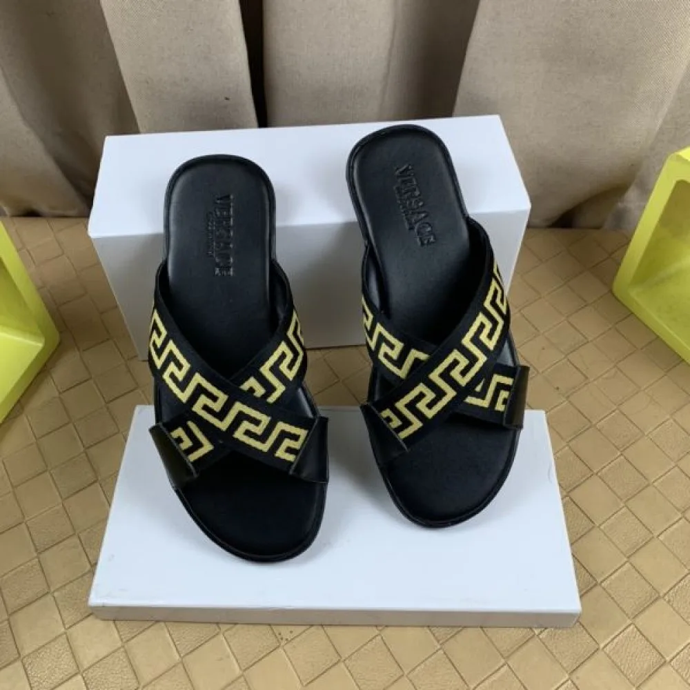 VERSACE ヴェルサーチェ 春夏季超人気即完売 2026 メンズ用 サンダル 商品画像 1