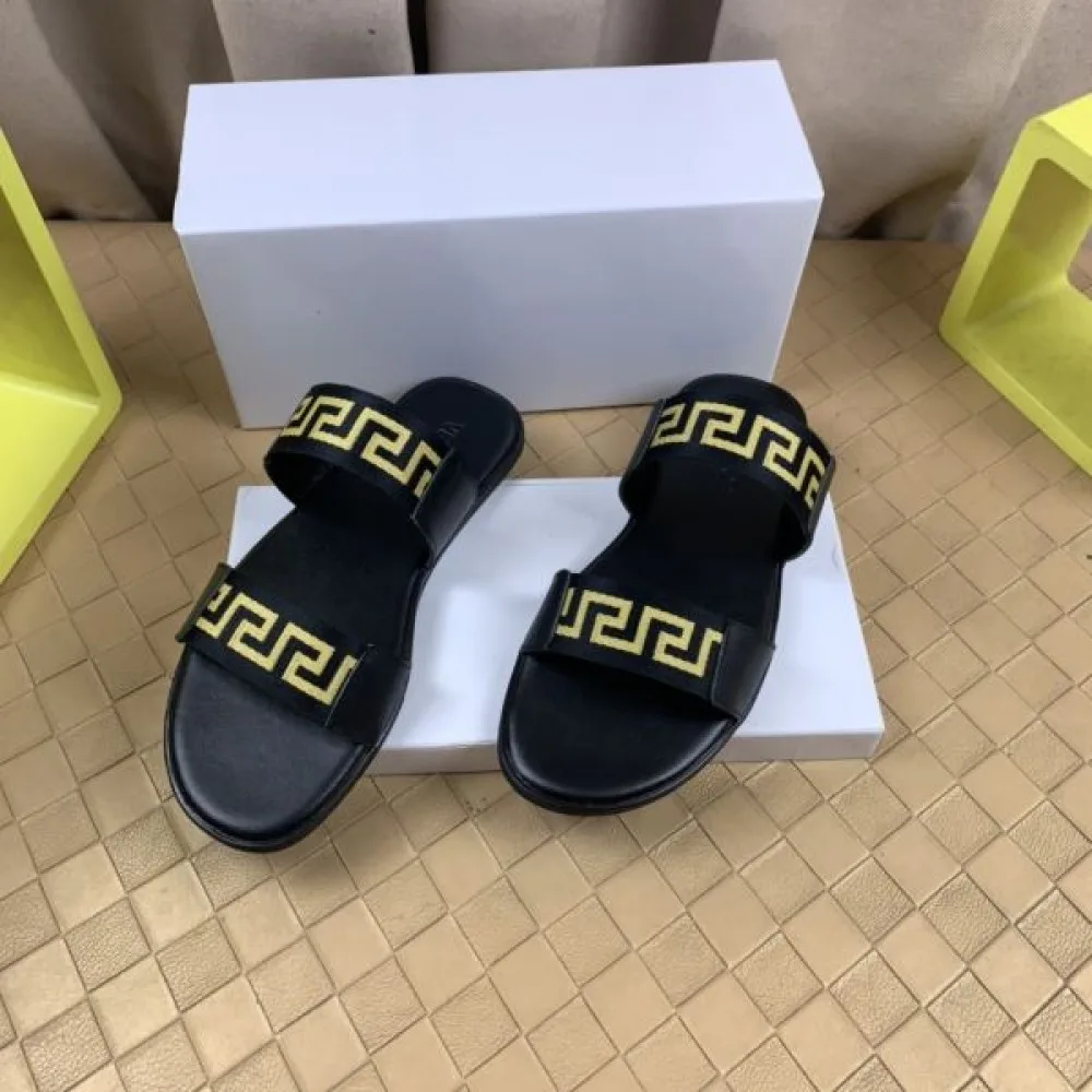 VERSACE ヴェルサーチェ 最新の春夏アイテム 2026 メンズ用 サンダル 商品画像 2