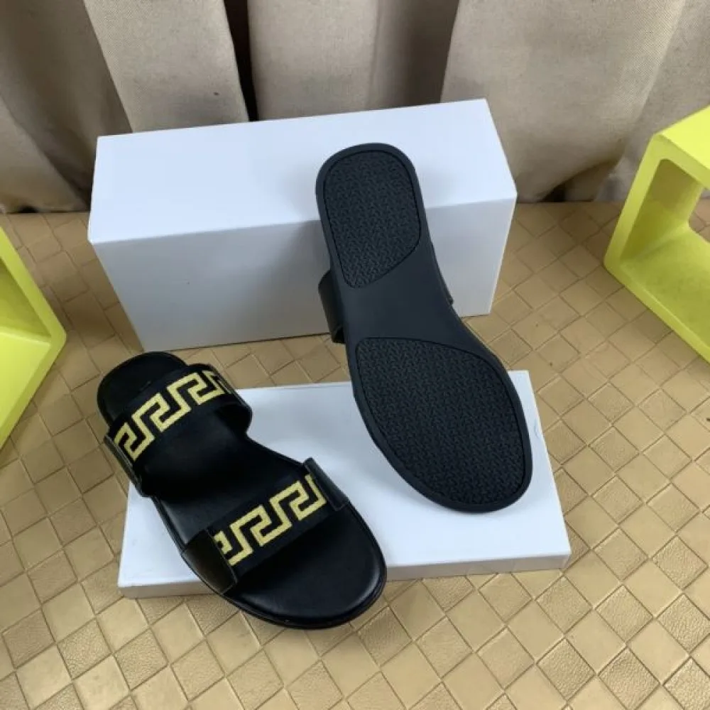 VERSACE ヴェルサーチェ 最新の春夏アイテム 2026 メンズ用 サンダル 商品画像 5