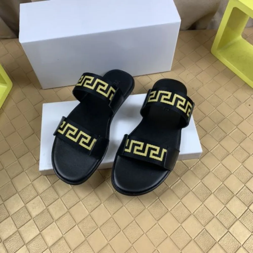 VERSACE ヴェルサーチェ 最新の春夏アイテム 2026 メンズ用 サンダル 商品画像 9