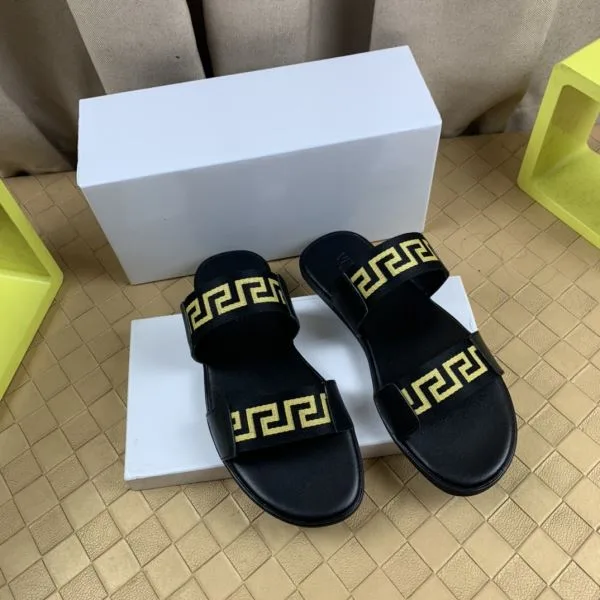 VERSACE ヴェルサーチェ 最新の春夏アイテム 2026 メンズ用 サンダル 商品画像 10