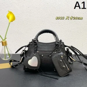 BALENCIAGA バレンシアガ 2024FW 秋に大注目アイテム トートバッグ 商品画像 1