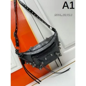 BALENCIAGA バレンシアガ 2024FW 人気セール100%新品 チェストバッグ 商品画像 1