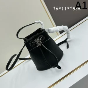 春夏の必需アイテム 2026 トートバッグ BURBERRY バーバリー 商品画像 1