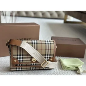 ロングシーズン活躍 2026 ショルダーバッグ BURBERRY バーバリー 商品画像 1
