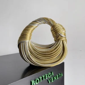注文殺到 2026 トートバッグ BOTTEGA VENETA ボッテガヴェネタ 商品画像 1