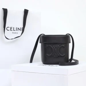 2026 季節を問わず活躍し CELINE セリーヌ ショルダーバッグ 商品画像 1