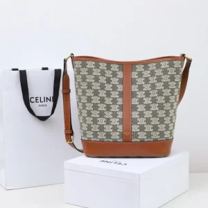 2026 雑誌も街も人気アイテム CELINE セリーヌ トートバッグ 商品画像 1