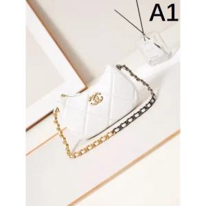 CHANEL シャネル 2024FW 相性が良く断然オススメ トートバッグ 商品画像 1