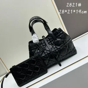 インパクト抜群のデザイン 2026 トートバッグ DIOR ディオール 商品画像 1