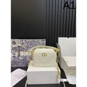 上品カジュアルな雰囲気に 2026 ショルダーバッグ DIOR ディオール 商品画像 1