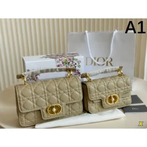 今年の春夏コーデに活躍する 2026 トートバッグ DIOR ディオール 商品画像 1