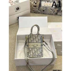 今シーズン最注目のトレンド 2026 トートバッグ DIOR ディオール 商品画像 1