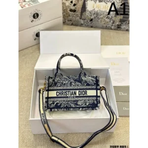 夏の紫外線をオシャレに対策 2026 トートバッグ DIOR ディオール 商品画像 1