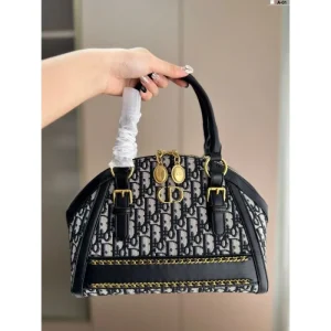 今やセレブ御用達で大人気の 2026 トートバッグ DIOR ディオール 商品画像 1