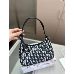 おしゃれに見せるキーワード 2026 トートバッグ DIOR ディオール 商品画像 1