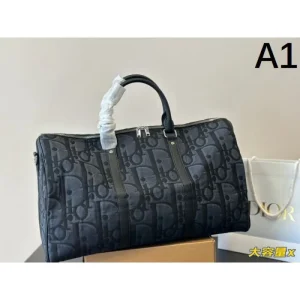 オシャレにまとめる逸品 2026 トラベルバッグ DIOR ディオール 商品画像 1