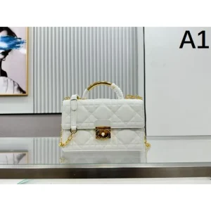 2026 夏先にはもってこいの色 DIOR ディオール トートバッグ 商品画像 1
