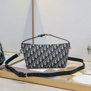 DIOR ディオール 2024FW 引き続き注目のスタイル トートバッグ 商品画像 1